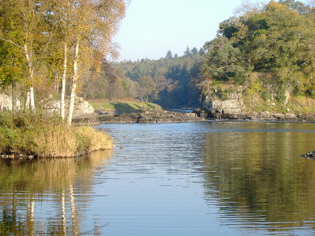 photograph taken looking up river towards the Linn at 0.6 metres